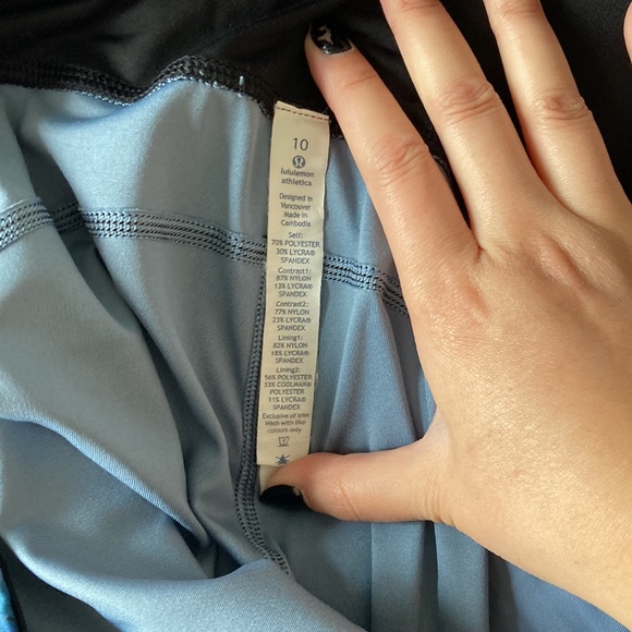 CUTE PRINTED LULULEMON CAPRI LEGGINGS - Picture 3 of 3